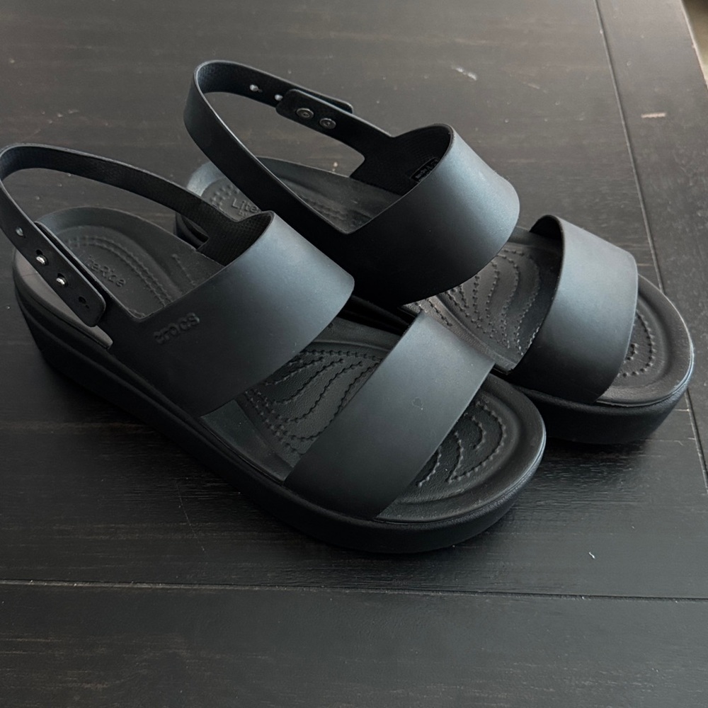 CROCS Women's Brooklyn Low Wedge Sandals